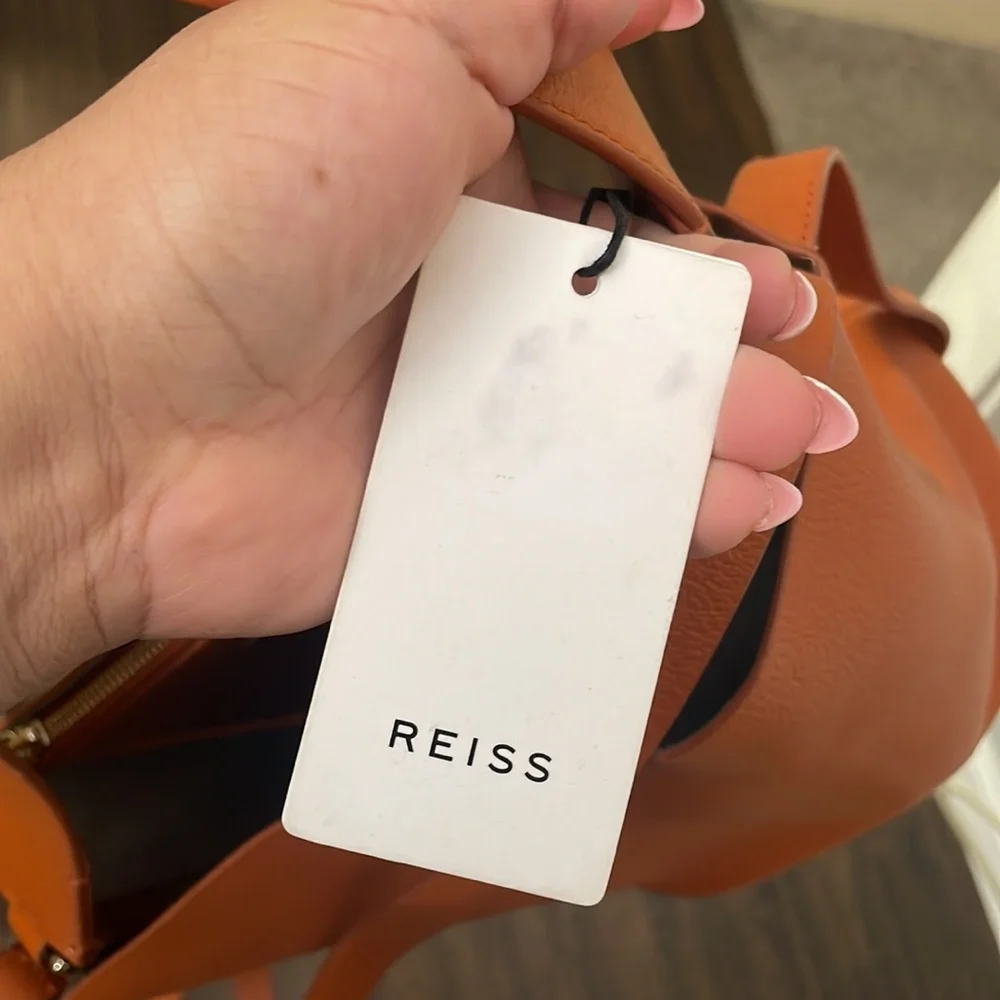 Reiss hudson leather bucket bag in hazel